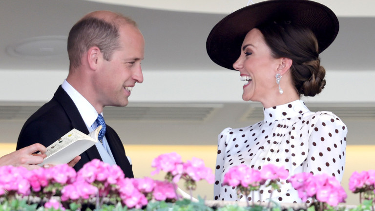 Както традицията повелява на празници, принц Уилям и Кейт Мидълтън ни