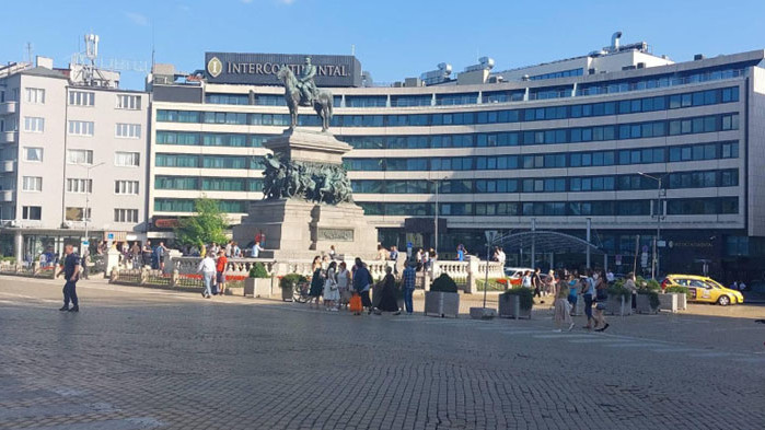 11 уведомления за протести около парламента
