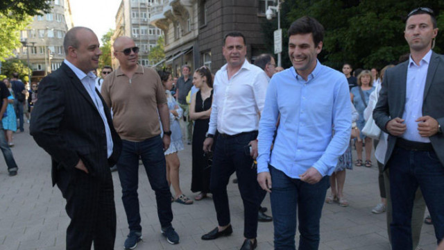 Бившият председател на Народното събрание Никола Минчев тръгна по площадите