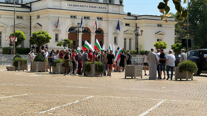 Започна протестът против кабината „Петков” (СНИМКИ)