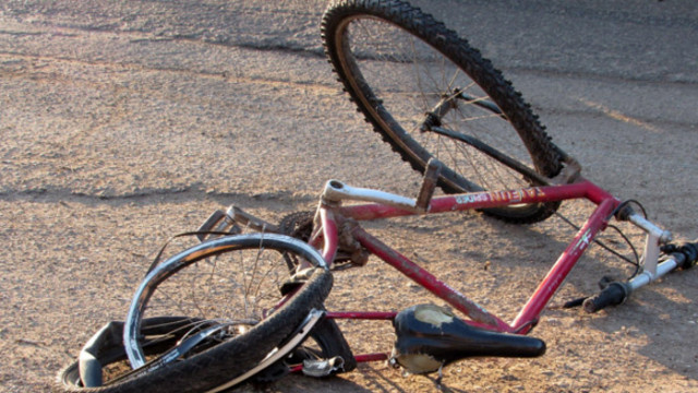 Велосипедист е в болница след катастрофа край Варна