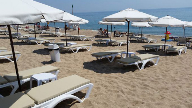 Цените на чадър и шезлонг по плажовете във Варна остават без промяна
