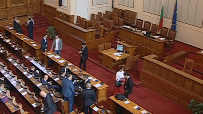 Народното събрание не успя да събере кворум за заседанието в
