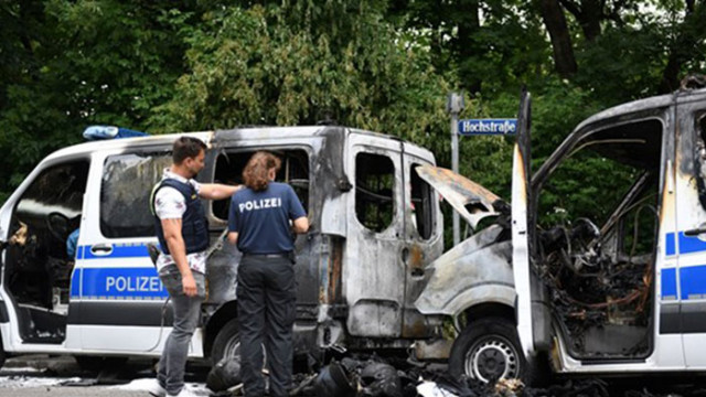 Осем автобуса на германската полиция за борба с безредиците подпалени