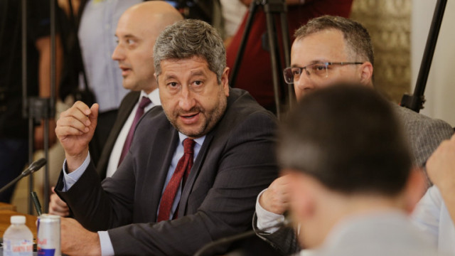 Съпредседателят на Демократична България Христо Иванов заяви пред журналисти че е