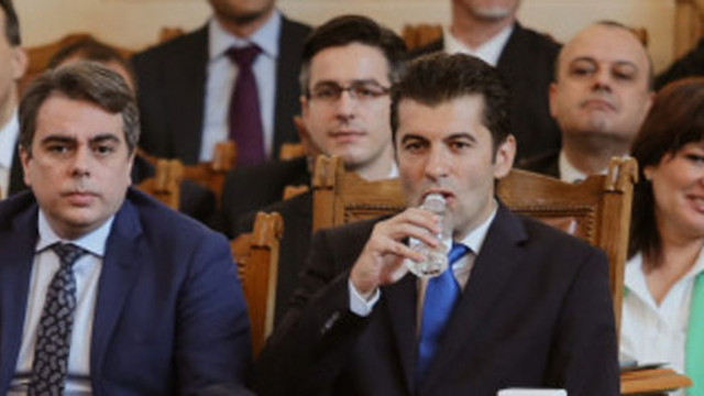 Паника е обхванала министерствата на Продължаваме промяната В тях по