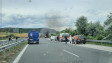 Автомобил гори на АМ "Хемус" в района на Повеляново, пътят временно е затворен