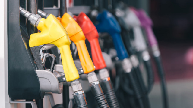 В Унгария ограничават до 50 л на ден покупката на по-евтин бензин