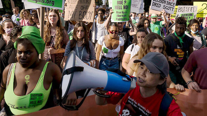 Хилядно множество участва в протест в Ню Йорк срещу решението