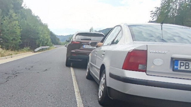 Повече от пет километра е опашката на граничен пункт Маказа