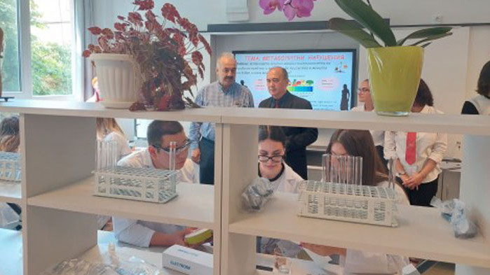 СУХНИ "Константин Преславски" във Варна се сдоби с нова лаборатория (СНИМКИ)