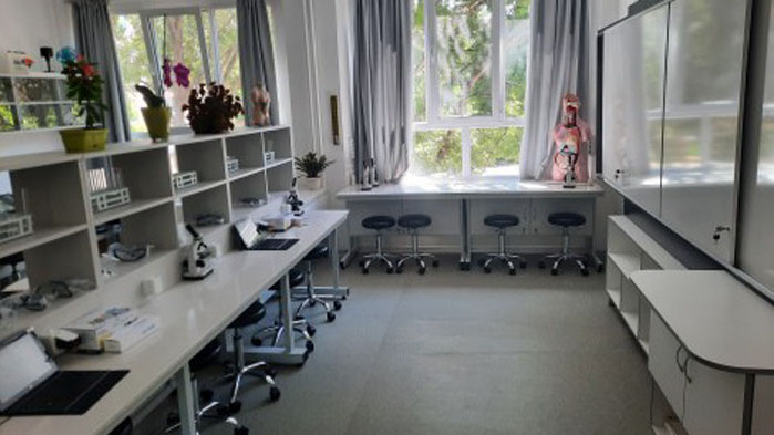 СУХНИ "Константин Преславски" във Варна се сдоби с нова лаборатория (СНИМКИ)