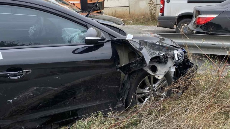 Шофьор катастрофира след гонка с патрулки на полицията в Бургас, съобщава