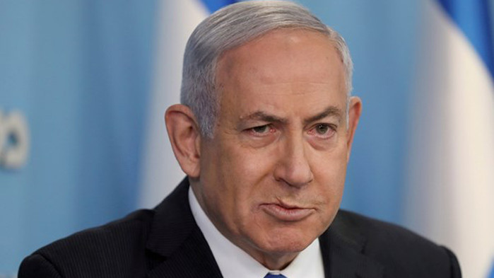 Правителството на управляващата в Израел осемпартийна коалиция падна. Този донякъде