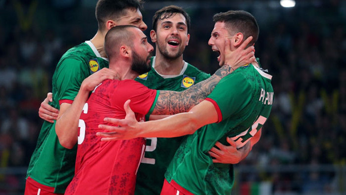 Мъжкият национален отбор по волейбол на България се бори мъжки,