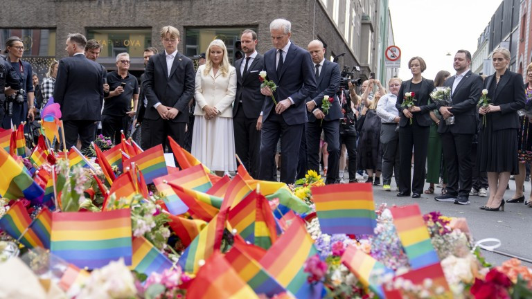 Норвегия почете жертвите от клането в гей бар и обеща да се бори с омразата