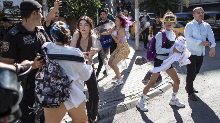 Гей парада в Турция приключи с десетки задържани