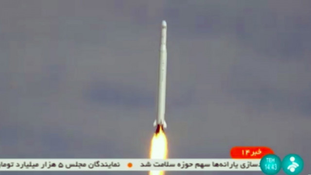 Властите в Иран са изстреляли в неделя ракета носител на сателит