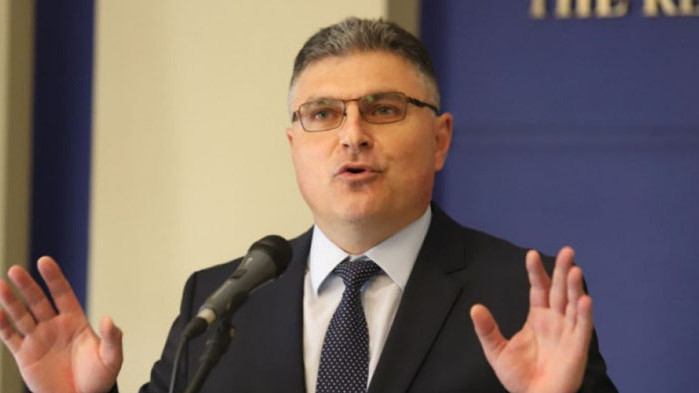 До броени дни започва изграждането на първия изтребител F-16 за