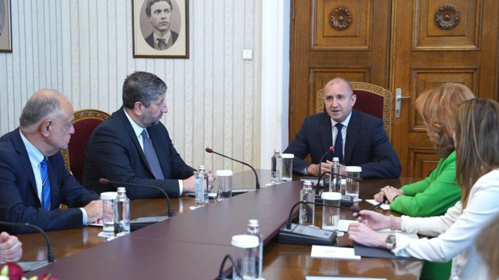 Радев упрекна ДБ за липсата на промени в правосъдната система