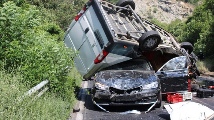 Двама са загиналите във верижната катастрофа в Кресненското дефиле (СНИМКИ - обновена)