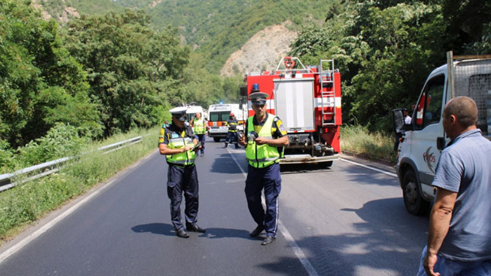 Двама са загиналите във верижната катастрофа в Кресненското дефиле (СНИМКИ - обновена)