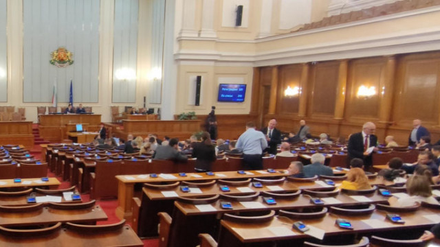 Парламентът ще гледа актуализацията на държавния бюджет Преди ден депутатите