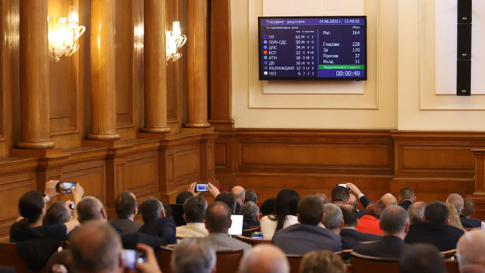 Той уточнил, че от експулсираните 70 служители на руското посолство,