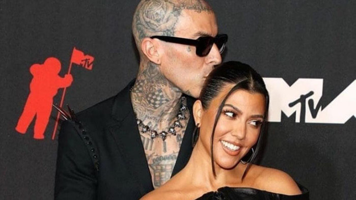 Вчера, 29 юни, стана ясно, че Травис Баркър, съпругът на