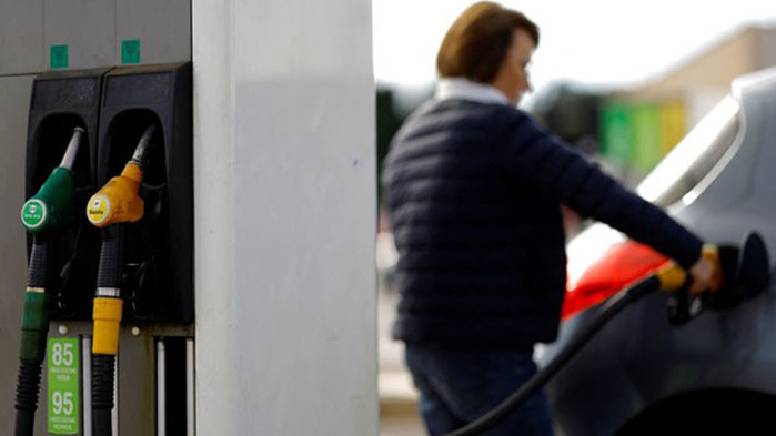 Гръцката КЗК проучва пазара на течни горива заради евентуални нередности в ценообразуването