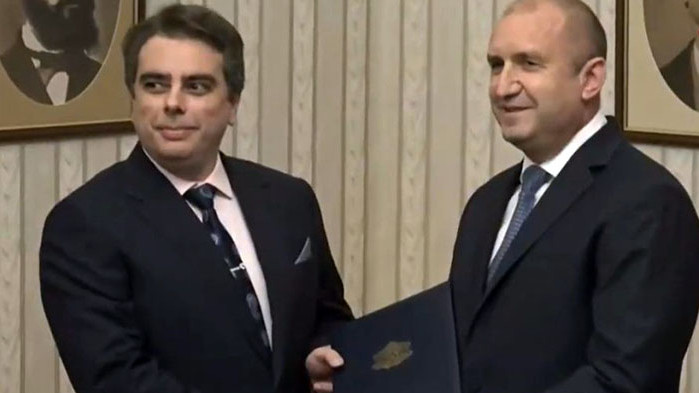 България е в политическа, икономическа и социална криза. Реформите и