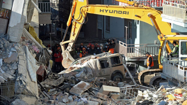 Най малко трима души са загинали при земетресение с магнитуд 6 1