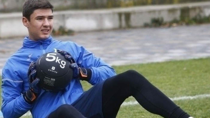 В момента двете страни водят преговори за трансфера на 18-годишния