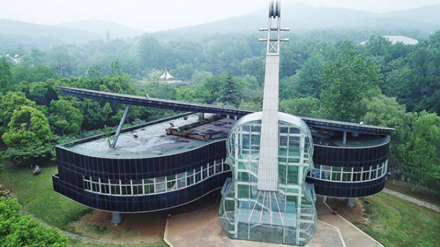 Гледайки тези причудливи фантастични сгради можете да се почувствате като