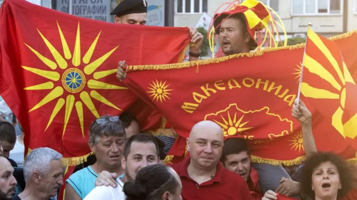 Сблъсъци в Скопие на протести срещу френското предложение