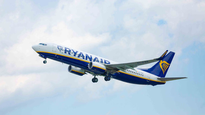 Стюард на Ryanair се напил по време на полет