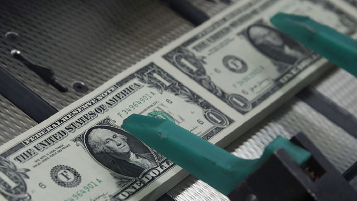 Еврото достигна най-ниската си точка спрямо долара от 20 години,