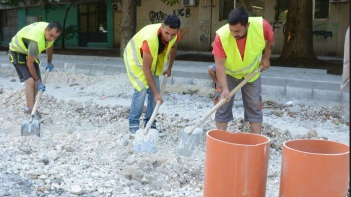 Продължават ремонтните дейности в 17-ти микрорайон в Приморски“, който обхваща