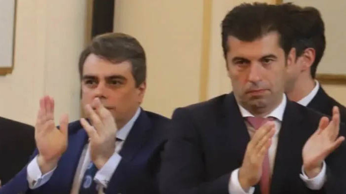 Задържаха изключително близък приятел на Асен Василев с частна кола