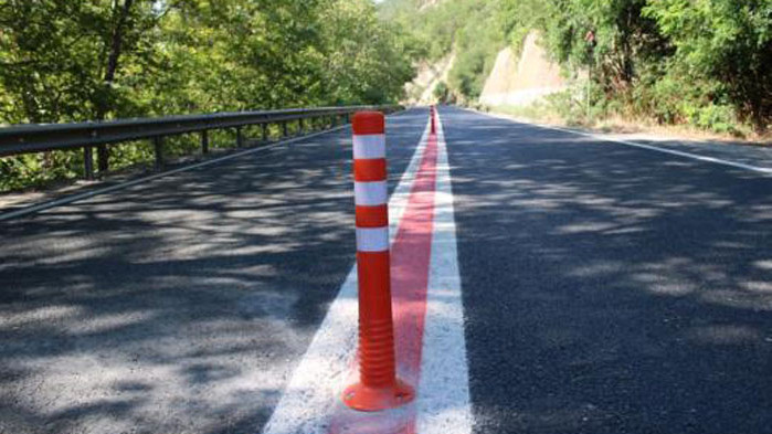 Гъвкави ограничители се монтират по осевата линия на ГП Е-79