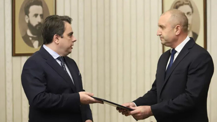 Василев върна празна папка на президент, той пък ще забави връчването на втория мандат