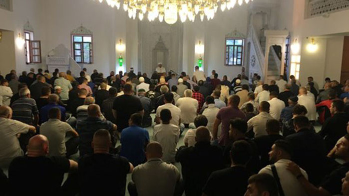 Хиляди изпълниха джамиите в Кърджалийско, за да участват в тържествена