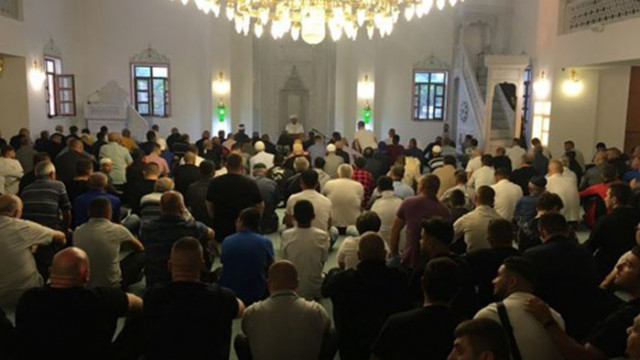 Вярващи препълниха новата джамия на Кърджали за Курбан байрама