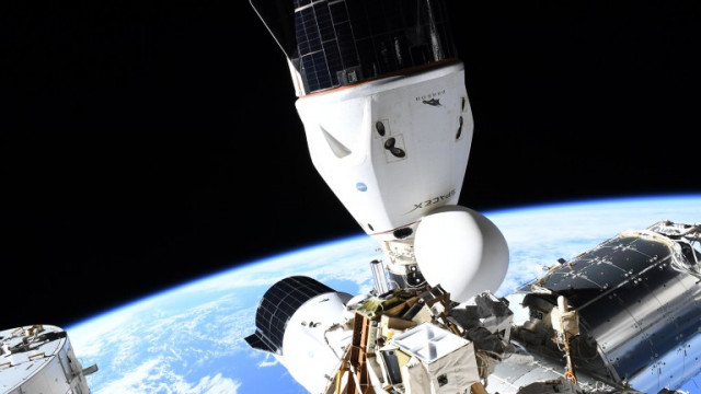 Товарният космически кораб Crew Dragon на SpaceX, с провизии, оборудване