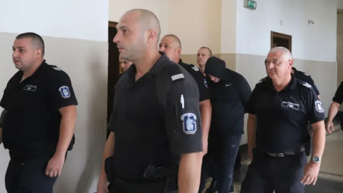 Семерджиев твърди, че е бил отвлечен преди катастрофата, оставиха го в ареста