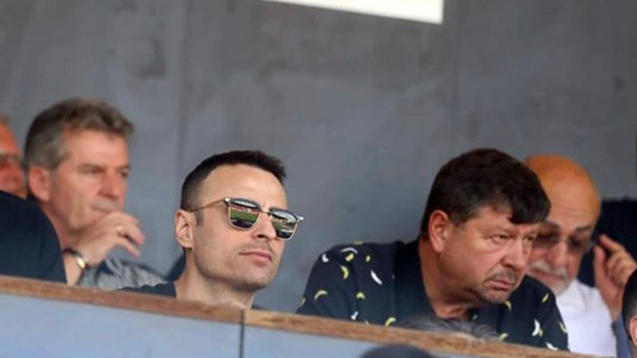 Димитър Бербатов и Емил Костадинов съседи на трибуната в "Надежда"