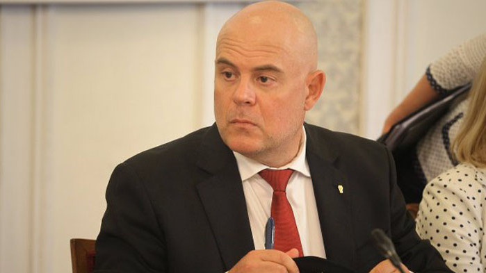 Пълна е и катастрофата за кукловода на войната срещу прокуратурата