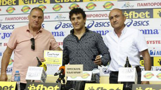 Едмонд Назарян получи наградата си за спортист на месец юни