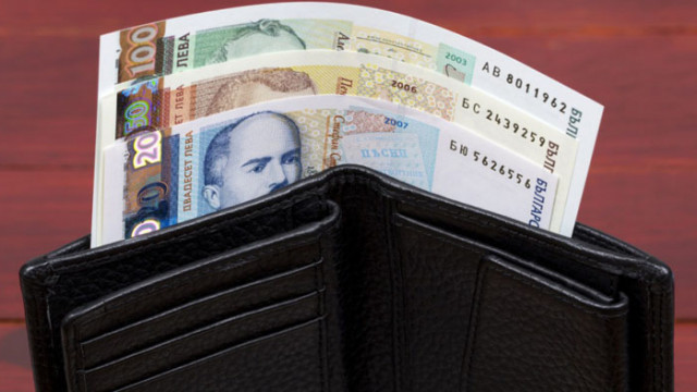 Повечето българи изпитват затруднения да свързват двата края показват данните