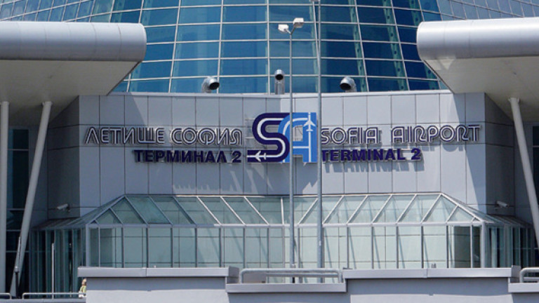 Сигнал за бомба на летище София вдигна на крак полицията, съобщава